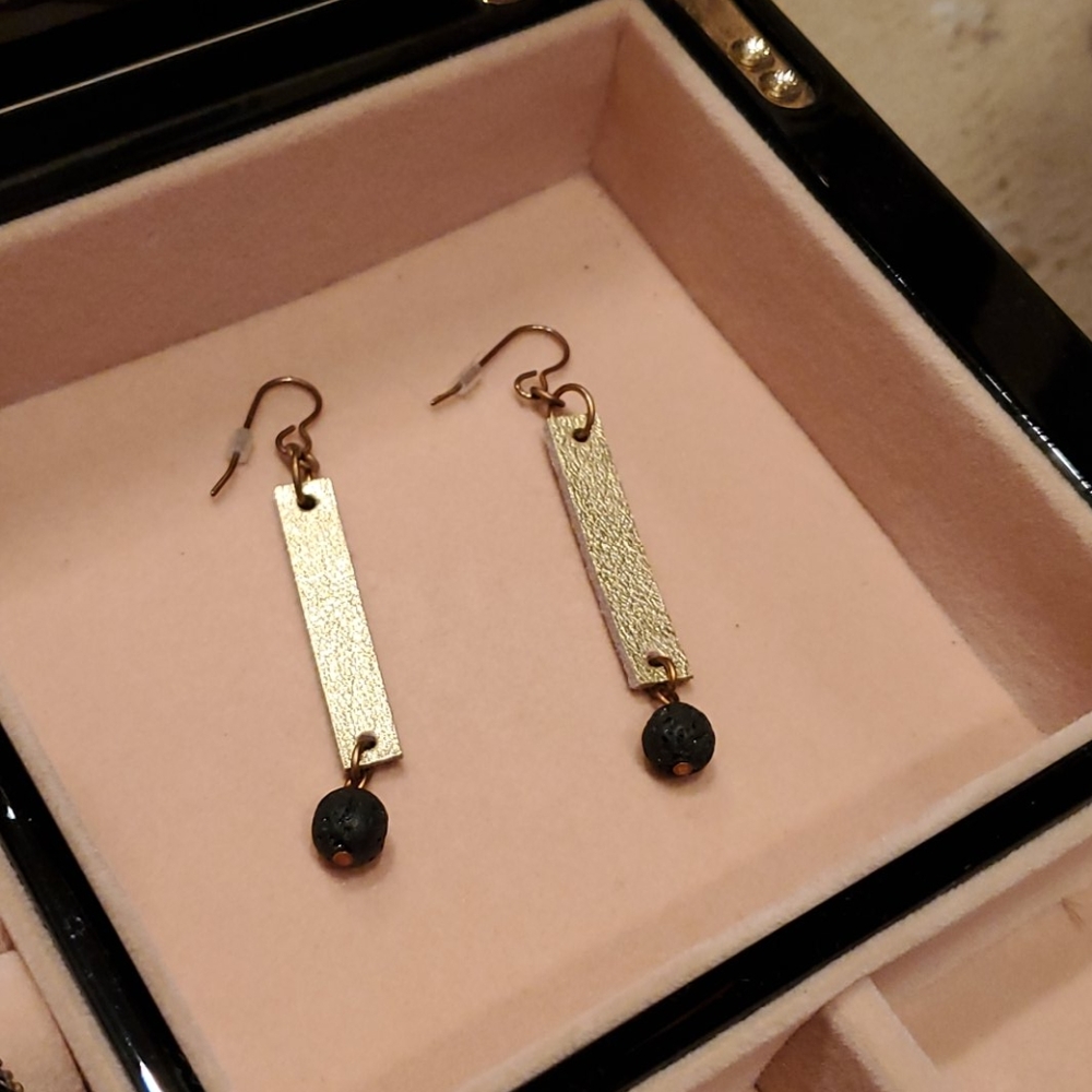 Leather dangling earrings